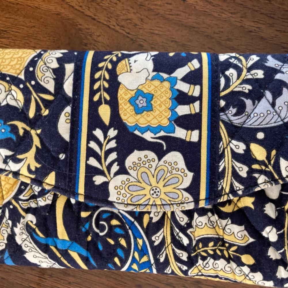 VERA BRADLEY ELLIE BLUE WALLET RARE RETIRED ELEPHANT